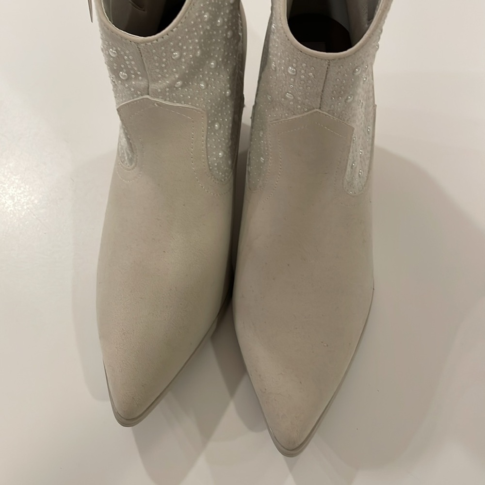 NEW MIA Serennity white pearl cowboy Bootie in cream in size 9.5 - Picture 5 of 8